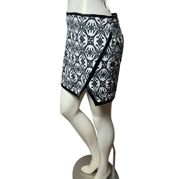 Express Black and White Geometric Asymmetrical Mini Skirt Faux Leather Size 6 - Picture 2 of 5